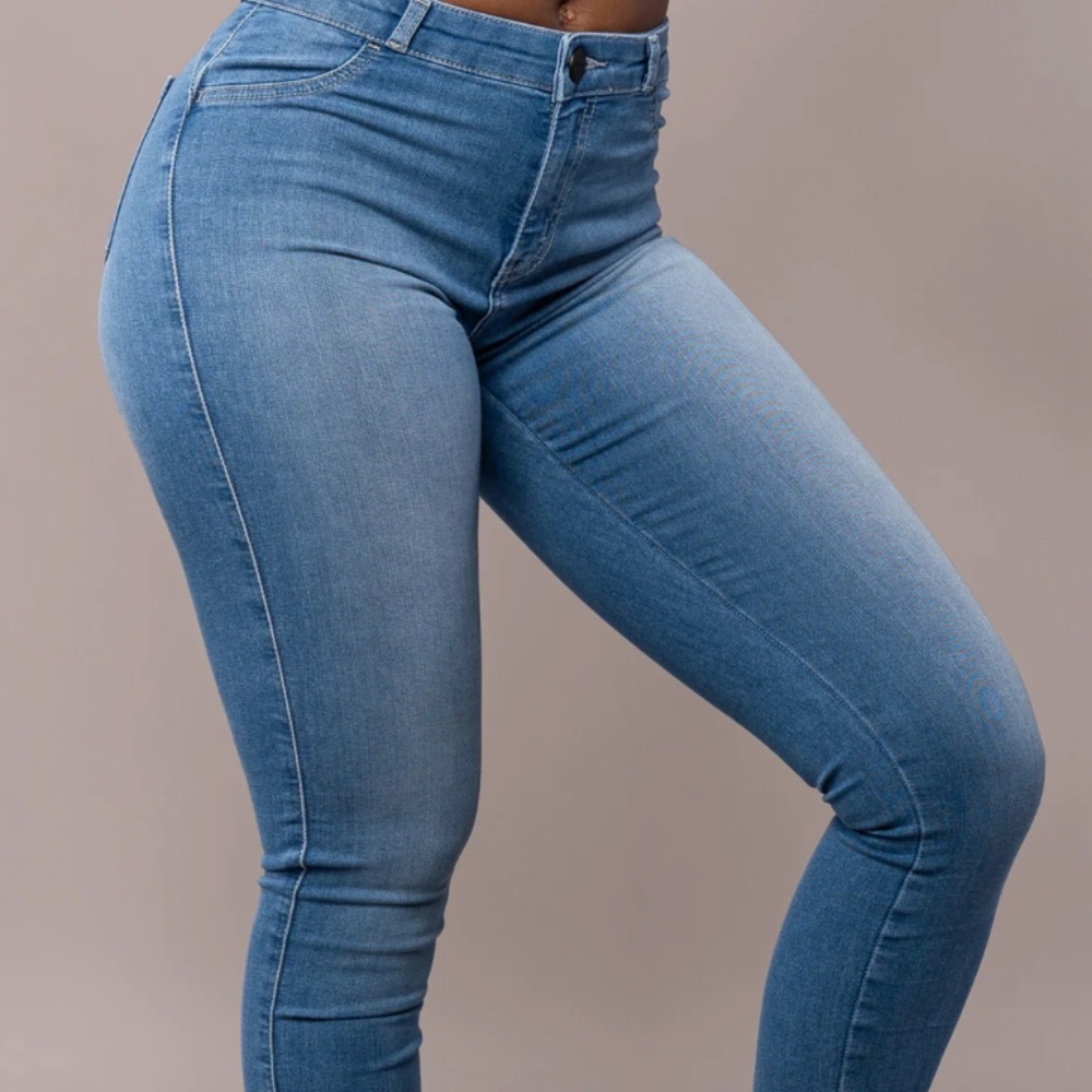 FitJeans Arctic Blue Midrise Contour